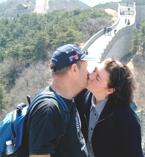 kiss on the great wall